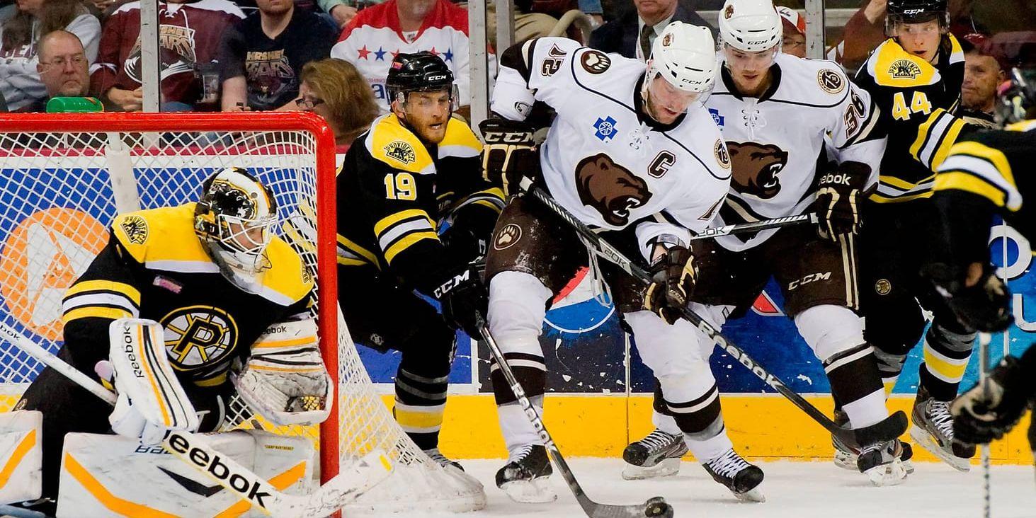 AHL-spelare får spela OS nästa år. Här en match mellan AHL-lagen Providence Bruins och Hershey Bears. Arkivbild.