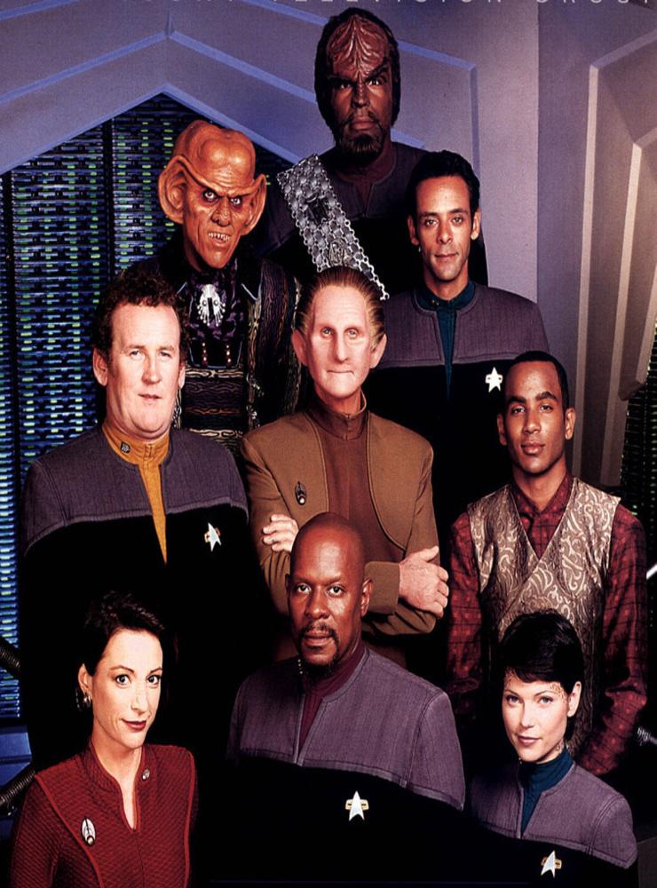 Rene Auberjonais i sin roll som Odo i tv-serien Star Trek: Deep space nine, tillsammans med resten av seriens huvudkaraktärer.