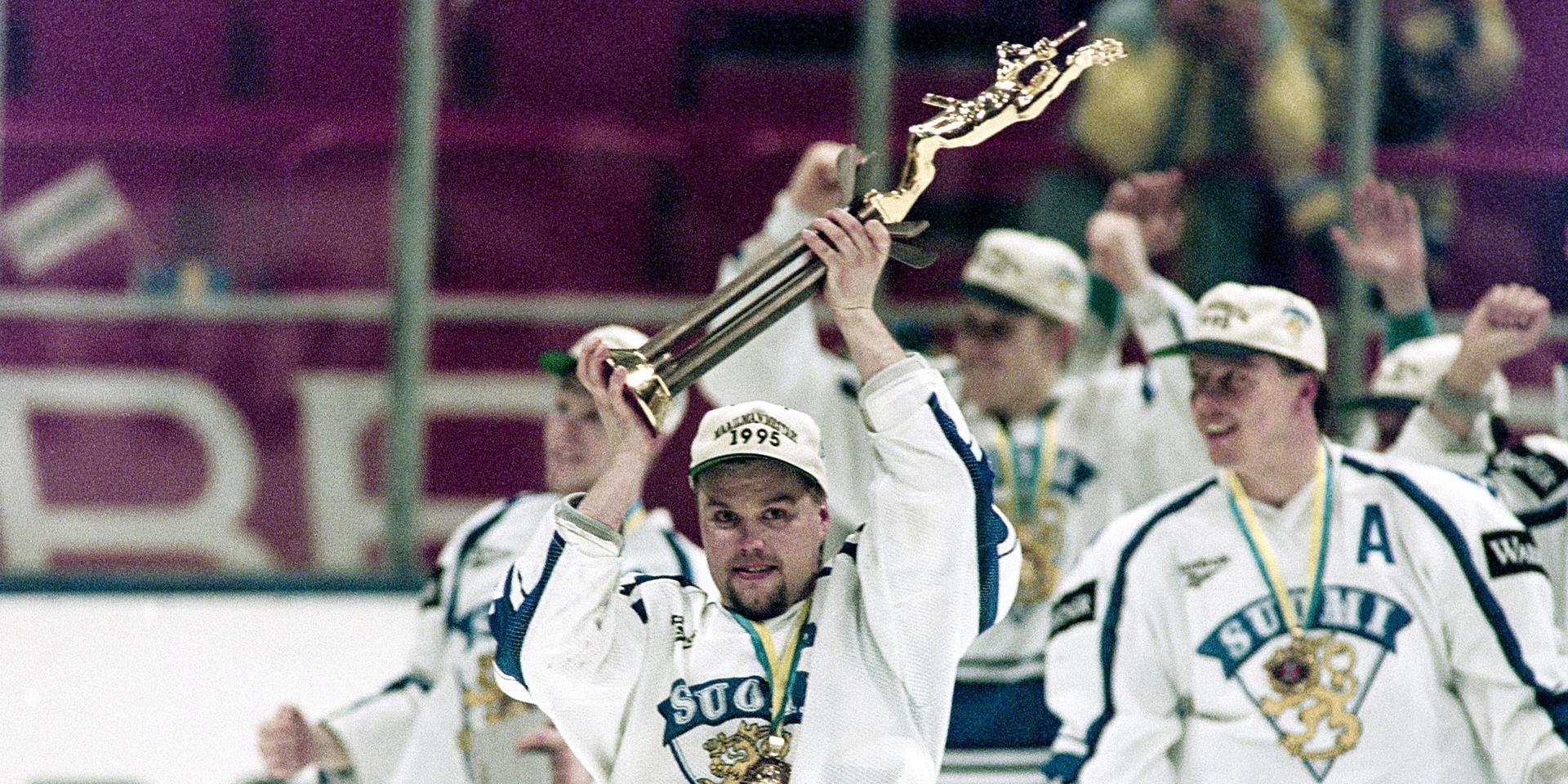 Det finska landslag som vann VM 1995 i Sverige. Marko Palo är inte med på bilden.