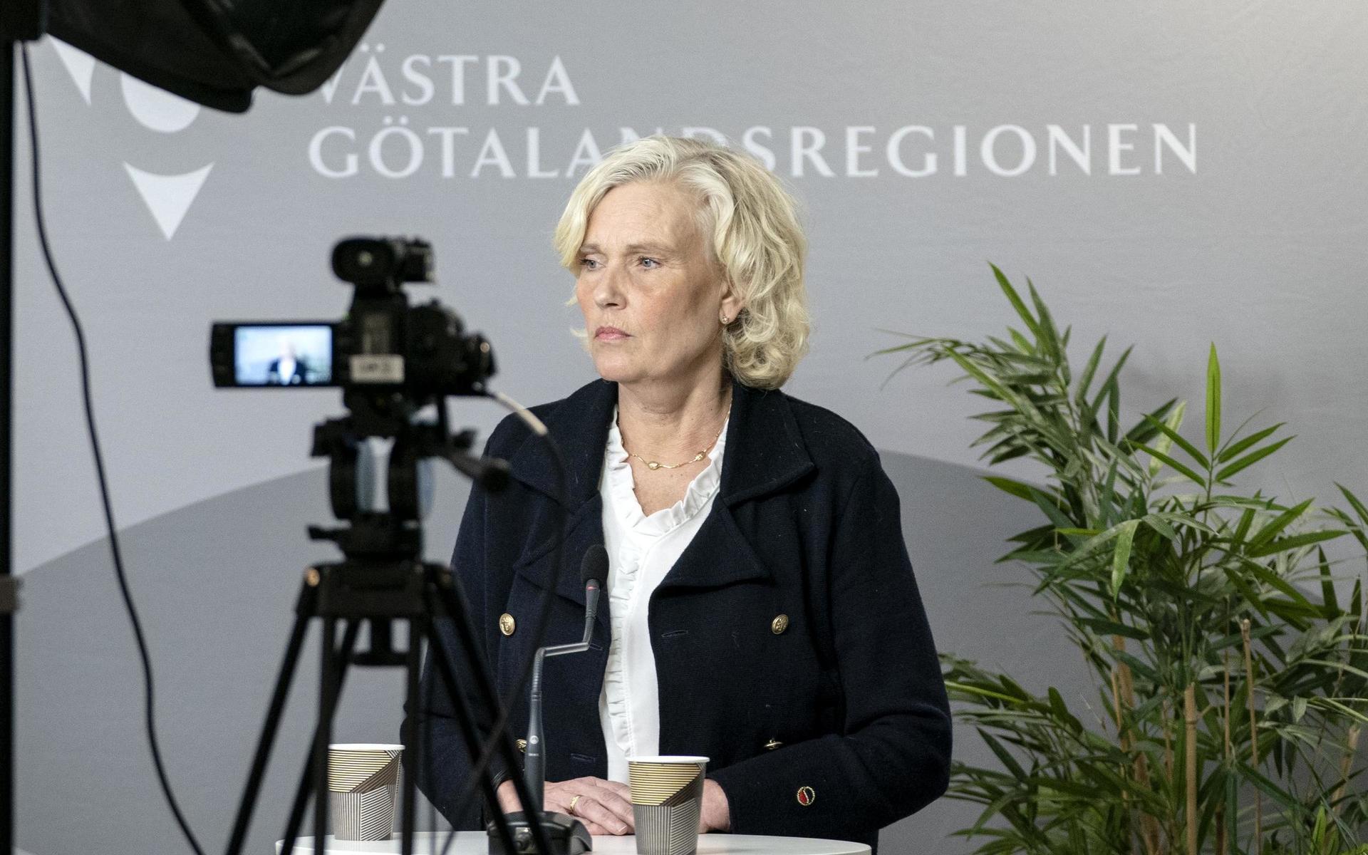 Ann Söderström vågar inte andas ut. Även om antalet patienter inte längre ökar dramatiskt finns risk att det tar fart igen, menar hon.
