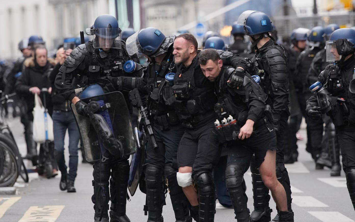 De våldsamma protesterna fortsätter i Frankrike. Hittills har över hundra poliser skadats i sammandrabbningarna. 