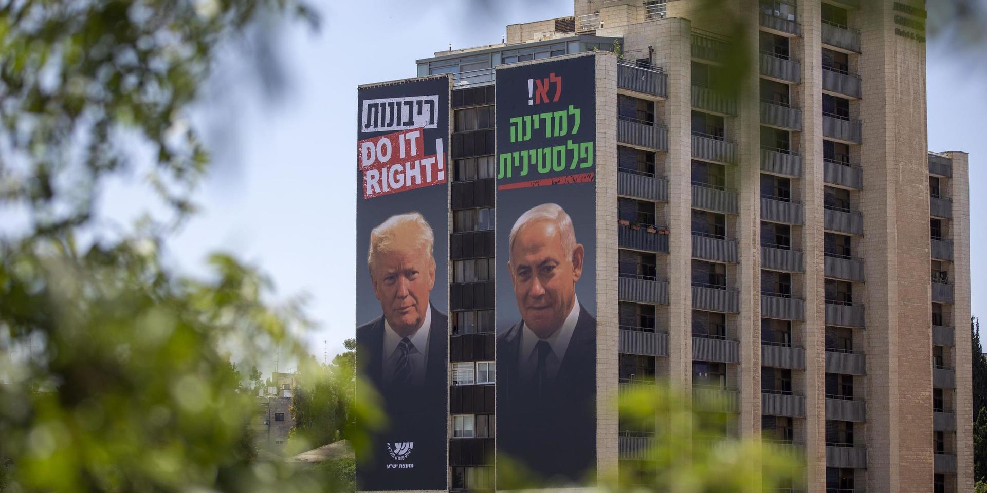 Reklamtavlor föreställande USA:s president Donald Trump och Israels premiärminister Benjamin Netanyahu i Jerusalem proklamerar 'Nej till en palestinsk stat'.