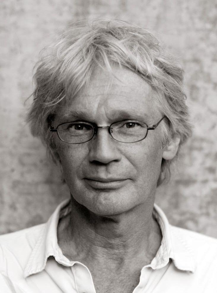 
     Lars Åberg, journalist och författare 
   