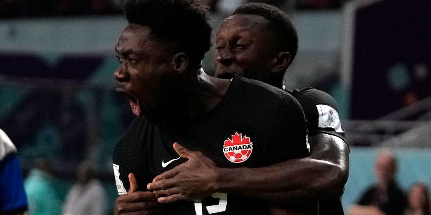 Alphonso Davies skriker ut sin glädje efter hans och Kanadas först mål i VM.