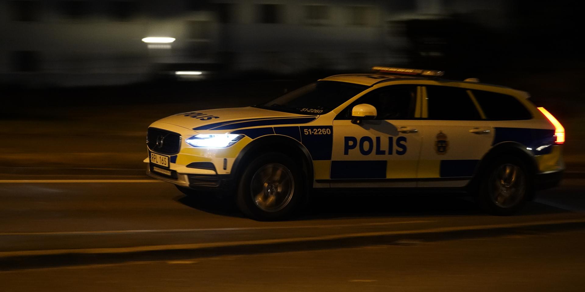 En man har gripits misstänkt för att ha försökt köra på minst en polis i Lunden i Göteborg i onsdags. Arkivbild.