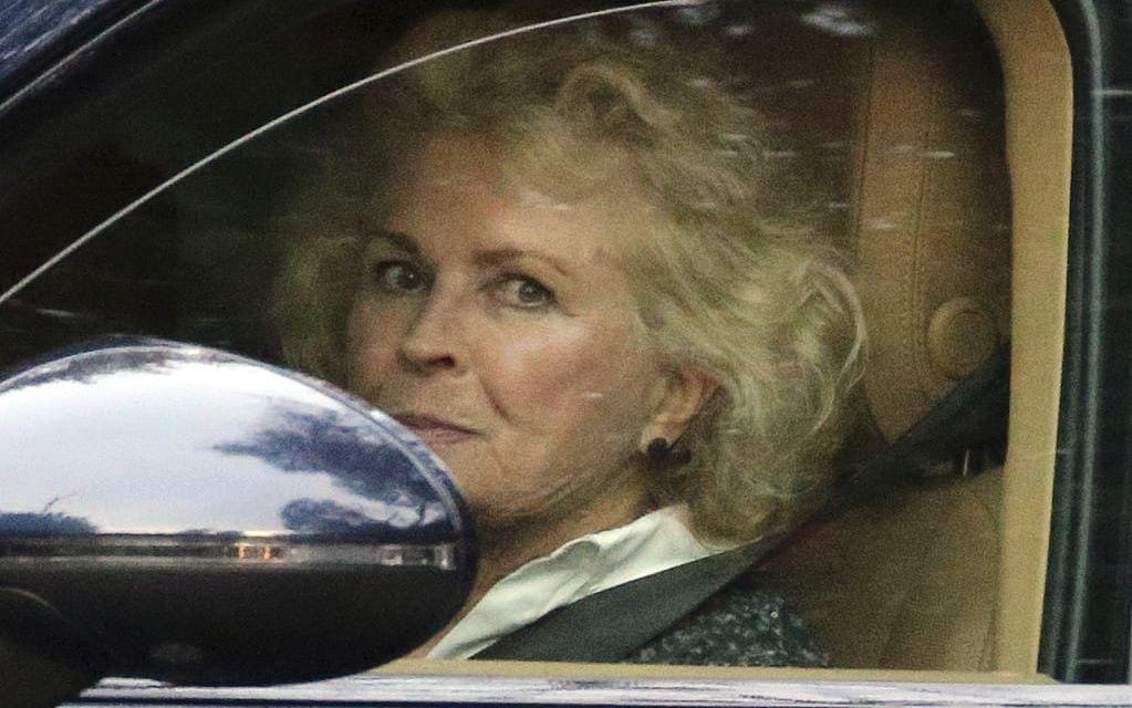 Candace Bergen lämnar Debbie Reynolds hem där en minnesstund för Carrie Fisher har hållits. Bild: TT