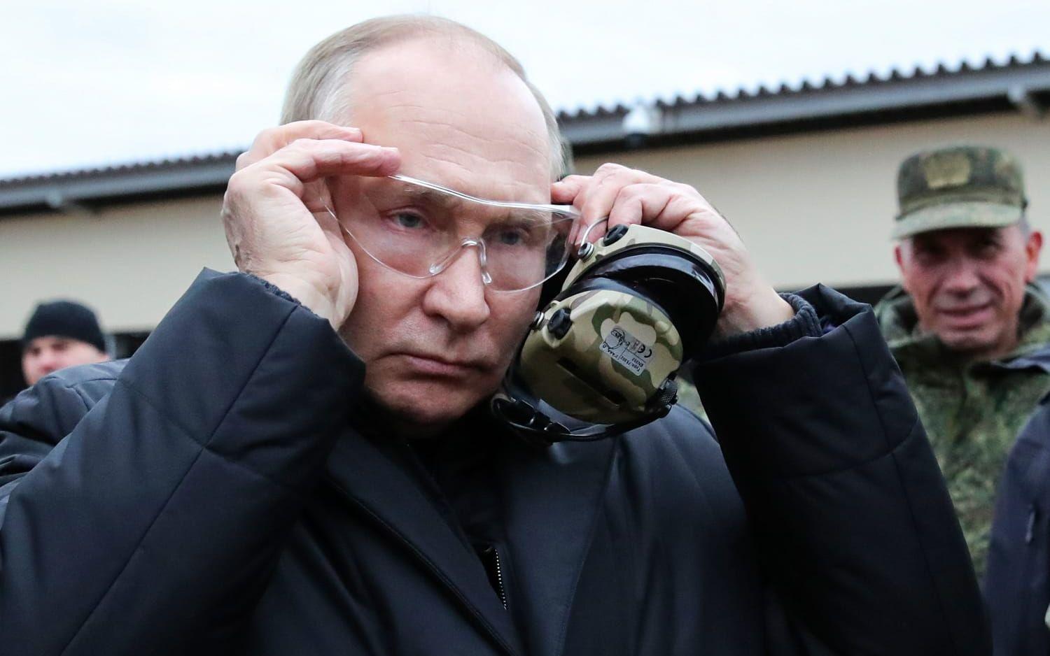 Rysslands president Vladimir Putin vid ett besök på en militär träningsanläggning i Rjazan sydost om Moskva 2022.