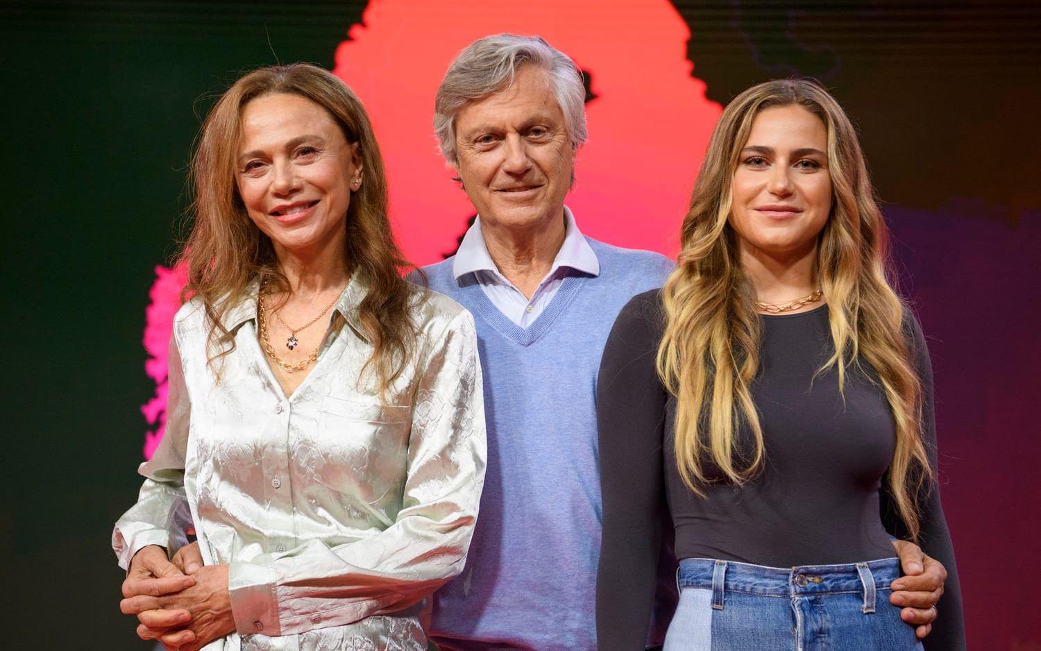 Lena Olin och dottern Tora Hallström spelar huvudrollen i olika åldrar i Lasse Hallströms kommande film om konstnären Hilma af Klint.