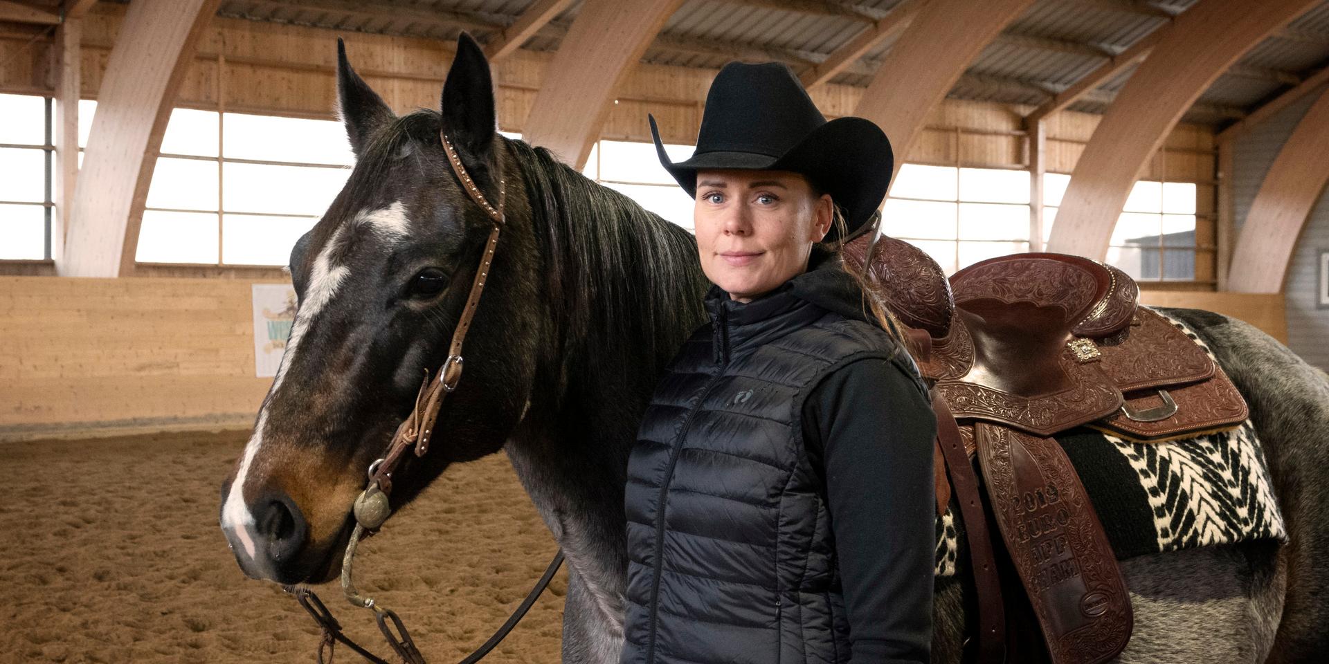 Anna Lejvell upplever att hästarna ger både inspiration och återhämtning. De får henne att stanna upp och tänka efter i vardagen. ”Hästarna har en jättestor plats i mitt liv och så kommer det alltid att vara”, säger hon.