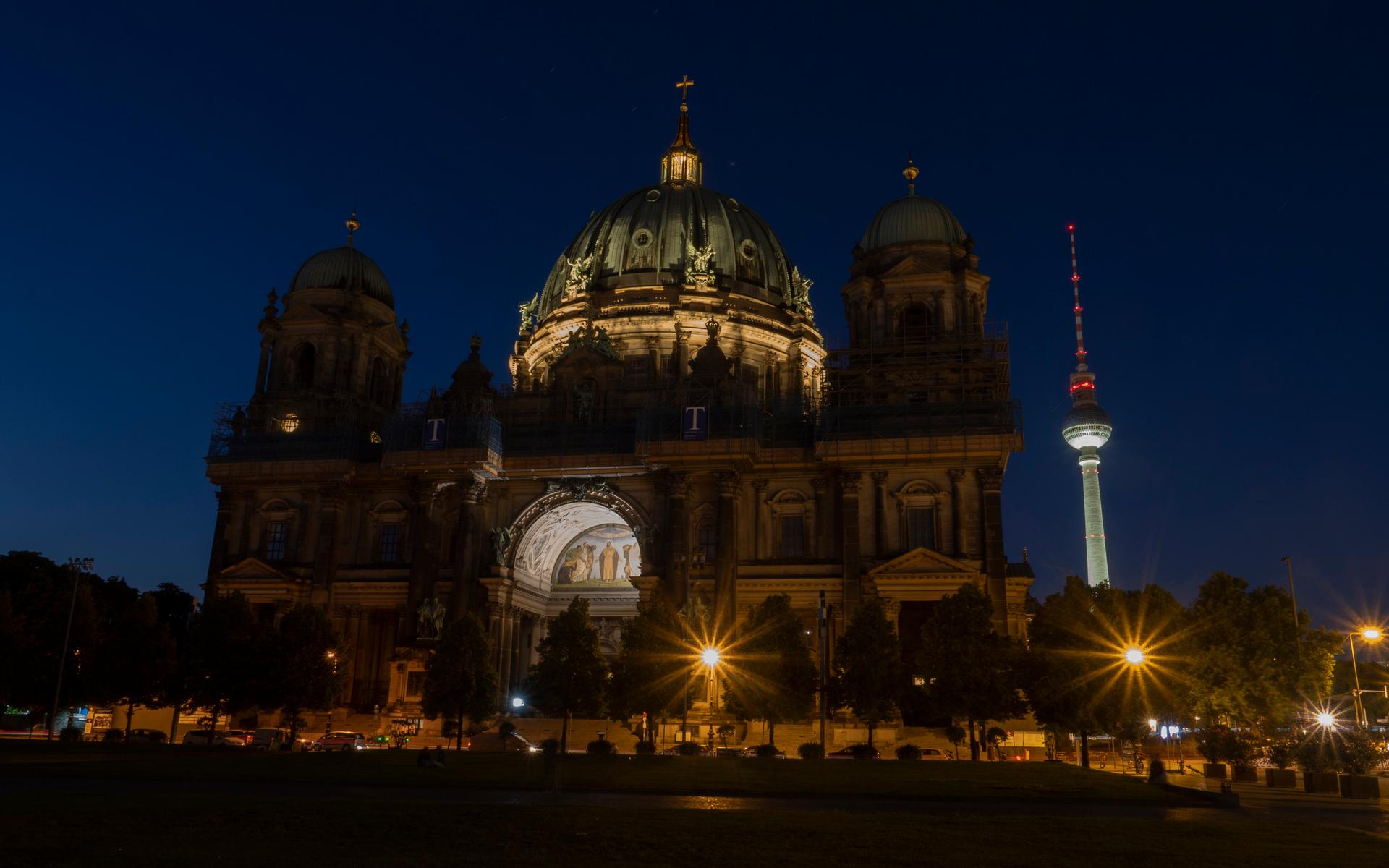 Katedralen i Berlin är inte längre fullt upplyst.